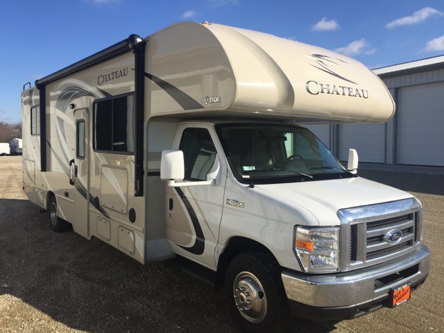2017 Thor Chateau, 30 Ft. Class C Motorhome RV Rental Exterior